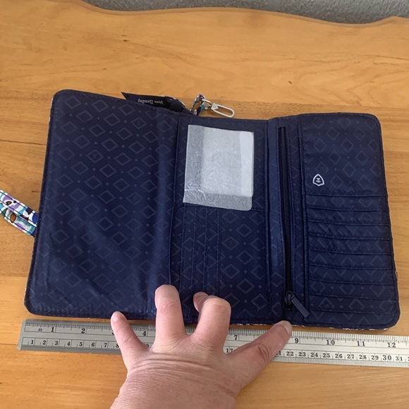Vera Bradley RFID Wallet Crossbody Blue White "Lisbon Medallion Cool" NEW - Picture 4 of 10